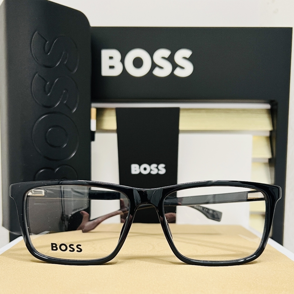 HUGO BOSS 1571 Model Glasees in Black